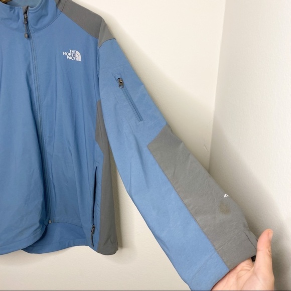 The northface zip up with front pockets jacket - Picture 5 of 10